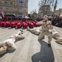 Kahramanlara duygusal anma 