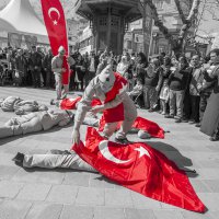 Kahramanlara duygusal anma 