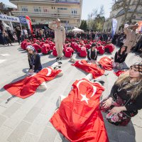 Kahramanlara duygusal anma 