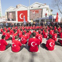 Kahramanlara duygusal anma 