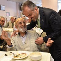 Huzurevinin asırlık çınarına doğum günü 