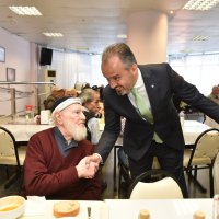 Huzurevinin asırlık çınarına doğum günü 