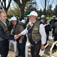 Başkan, sevgiye olta attı 