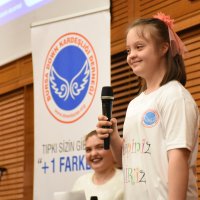 “Tıpkı sizin gibiyiz, + 1 farkla” 