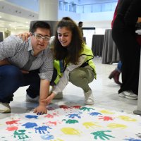 “Tıpkı sizin gibiyiz, + 1 farkla” 