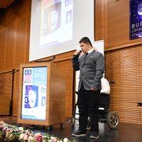 “Tıpkı sizin gibiyiz, + 1 farkla” 