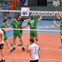 Efeler lider bitirdi 