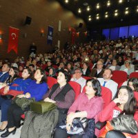 Adam olacak çocuklar sahnede 