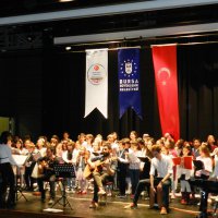 Adam olacak çocuklar sahnede 