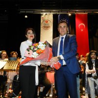 Adam olacak çocuklar sahnede 