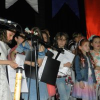 Adam olacak çocuklar sahnede 