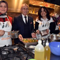 Bayat ekmekler yemeğe dönüşüyor 