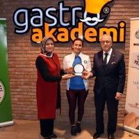 Bayat ekmekler yemeğe dönüşüyor 