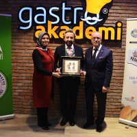 Bayat ekmekler yemeğe dönüşüyor 