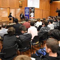 Şampiyon ‘kaptan’ gençlerle buluştu 