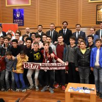 Şampiyon ‘kaptan’ gençlerle buluştu 