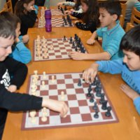 Çocuklara satranç dersi 