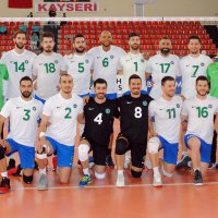 Efeler galibiyetle başladı  