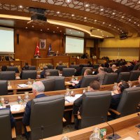 Meclis işe seçim trafiğiyle başladı 