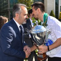 Şampiyona coşkulu karşılama 