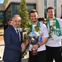 Şampiyona coşkulu karşılama 