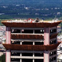 Tower Plaza’da yıkım devam ediyor 