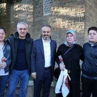 Başkan Aktaş’tan annelere karanfil 