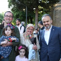 Başkan Aktaş’tan annelere karanfil 