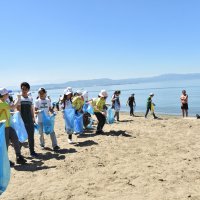 Gönüllü çevrecilerle sahil temizliği 