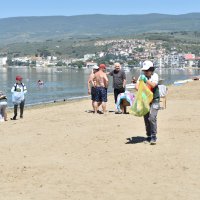 Gönüllü çevrecilerle sahil temizliği 