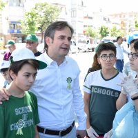 Gönüllü çevrecilerle sahil temizliği 