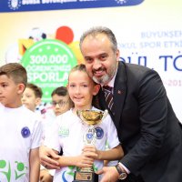 Okul sporlarına coşkulu final  