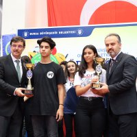 Okul sporlarına coşkulu final  