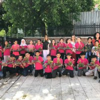 Sağlıklı çevre için fidan dikimi 