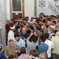 Camiler doldu taştı 