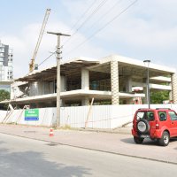 Atapark’taki kaçak bina yıkılıyor 