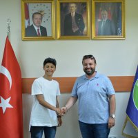 Perilere iki imza birden 