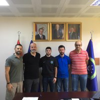 Efelere genç libero 