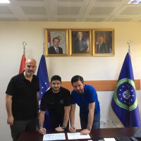 Efelere genç libero 