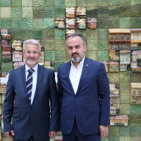 Bursa’ya hizmetin siyaseti yok 