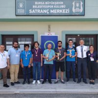 Büyükşehir satrançta zirvede 