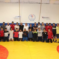 Uysal’dan güreşçilere ziyaret 