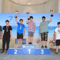 Satranç takımı kupalara doymuyor 