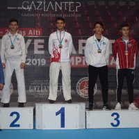 Karatecilerden 8 madalya 