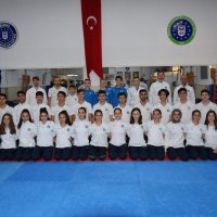Karatecilerden 8 madalya 
