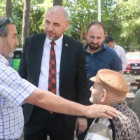 Göl kıyısında huzur buluşması 