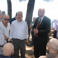 Göl kıyısında huzur buluşması 