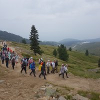 Zirvede demokrasi yürüyüşü 