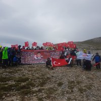 Zirvede demokrasi yürüyüşü 