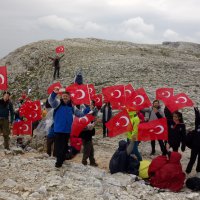 Zirvede demokrasi yürüyüşü 